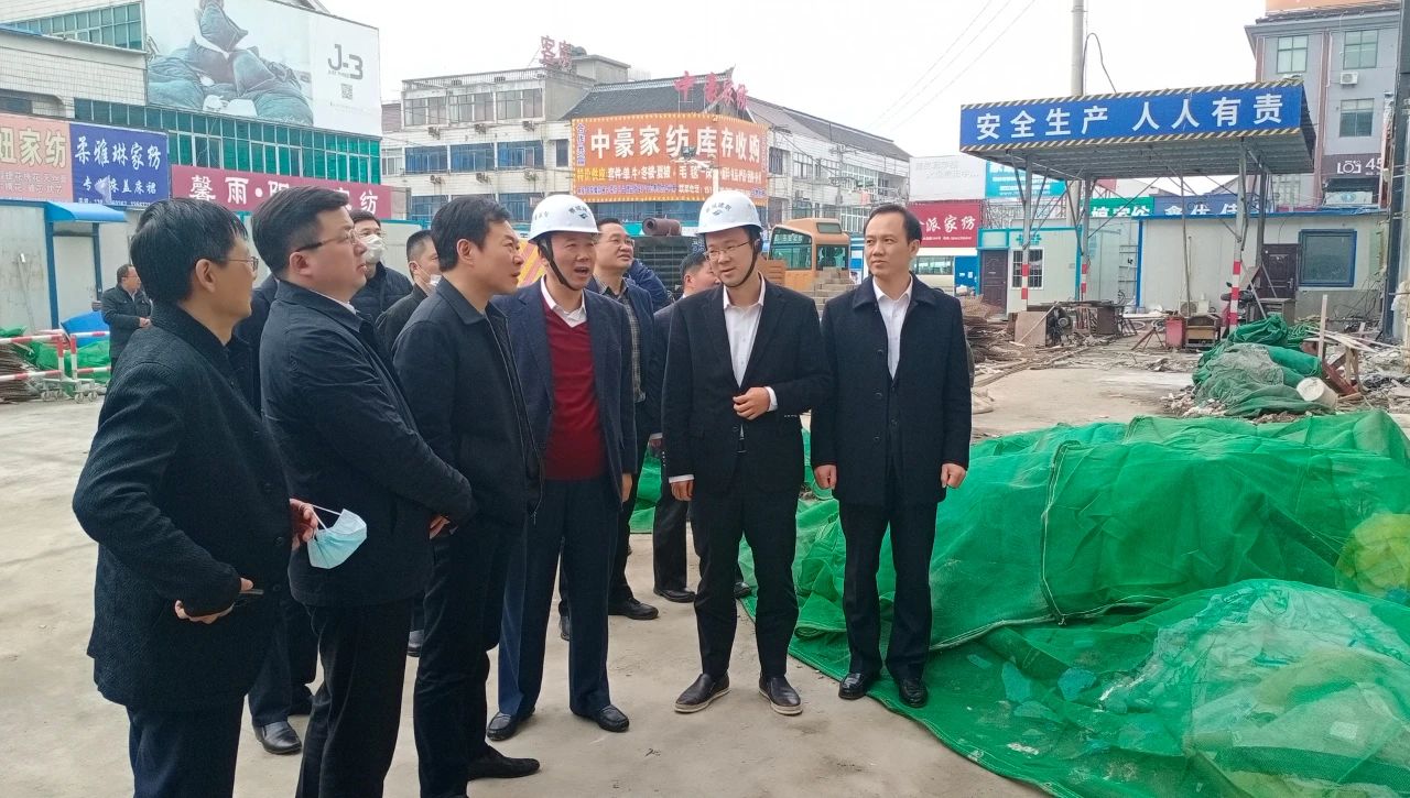 南通市家紡市場(chǎng)協(xié)同發(fā)展領(lǐng)導(dǎo)小組組長(zhǎng)、副市長(zhǎng)潘建華在園區(qū)視察
